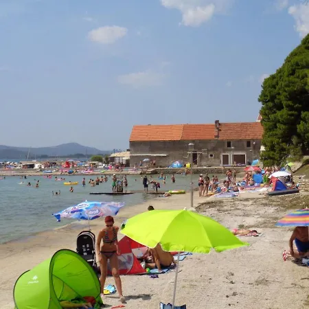 Mobilna Kucica Luka Kamp alanı Sveti Filip i Jakov